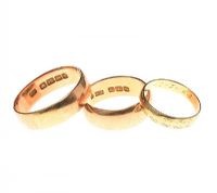 THREE 18CT GOLD RINGS at Ross's Online Art Auctions