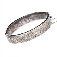 STERLING SILVER ENGRAVED BANGLE at Ross's Online Art Auctions