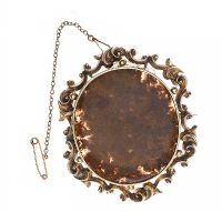 VICTORIAN AGATE BROOCH at Ross's Online Art Auctions