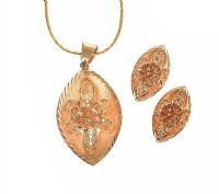 GOLD-TONE NECKLACE AND EARRINGS SUITE at Ross's Online Art Auctions