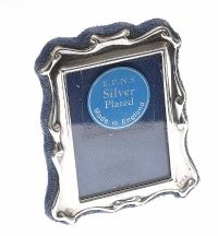 MINIATURE SILVER-PLATED PHOTO FRAME at Ross's Online Art Auctions