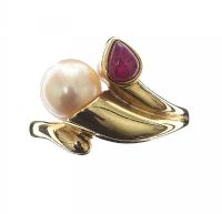 14CT GOLD RING SET WITH RUBY AND CULTURED PEARL at Ross's Online Art Auctions