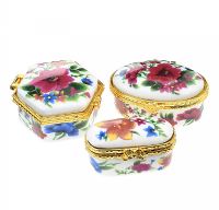 THREE PORCELAIN TRINKET BOXES at Ross's Online Art Auctions