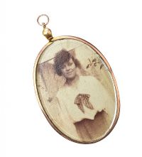 9CT GOLD MOUNTED LOCKET at Ross's Online Art Auctions