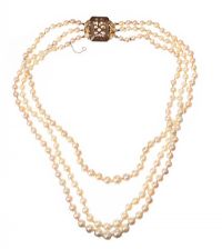 TRIPLE ROW OF PEARLS WITH A 9CT GOLD CLASP SET WITH SMOKY QUARTZ at Ross's Online Art Auctions