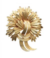 VINTAGE TRIFARI GOLD-TONE BROOCH at Ross's Online Art Auctions