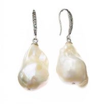 BAROQUE PEARL EARRINGS at Ross's Online Art Auctions