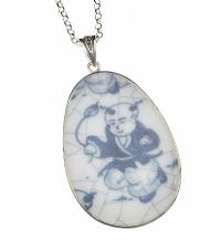 CHINESE PORCELAIN AND MOTHER OF PEARL PENDANT ON STERLING SILVER CHAIN at Ross's Online Art Auctions