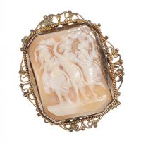 PINCH BACK CAMEO BROOCH at Ross's Online Art Auctions
