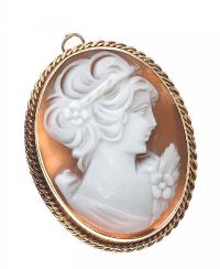 9CT GOLD CAMEO BROOCH at Ross's Online Art Auctions