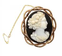 ONYX SET CAMEO BROOCH at Ross's Online Art Auctions