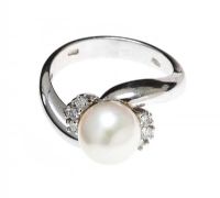 18CT WHITE GOLD PEARL AND DIAMOND RING at Ross's Online Art Auctions