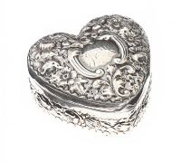 STERLING SILVER HEART-SHAPED TRINKET BOX at Ross's Online Art Auctions