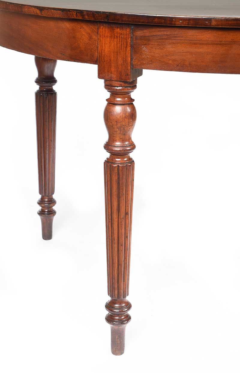 MAHOGANY DINING ROOM TABLE at Ross's Online Art Auctions