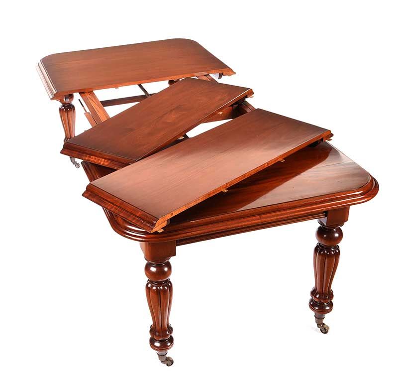 VICTORIAN STYLE MAHOGANY DINING ROOM TABLE at Ross's Online Art Auctions
