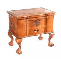 MAHOGANY SEWING BOX at Ross's Online Art Auctions
