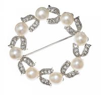 STERLING SILVER CULTURED PEARL COSTUME BROOCH at Ross's Online Art Auctions