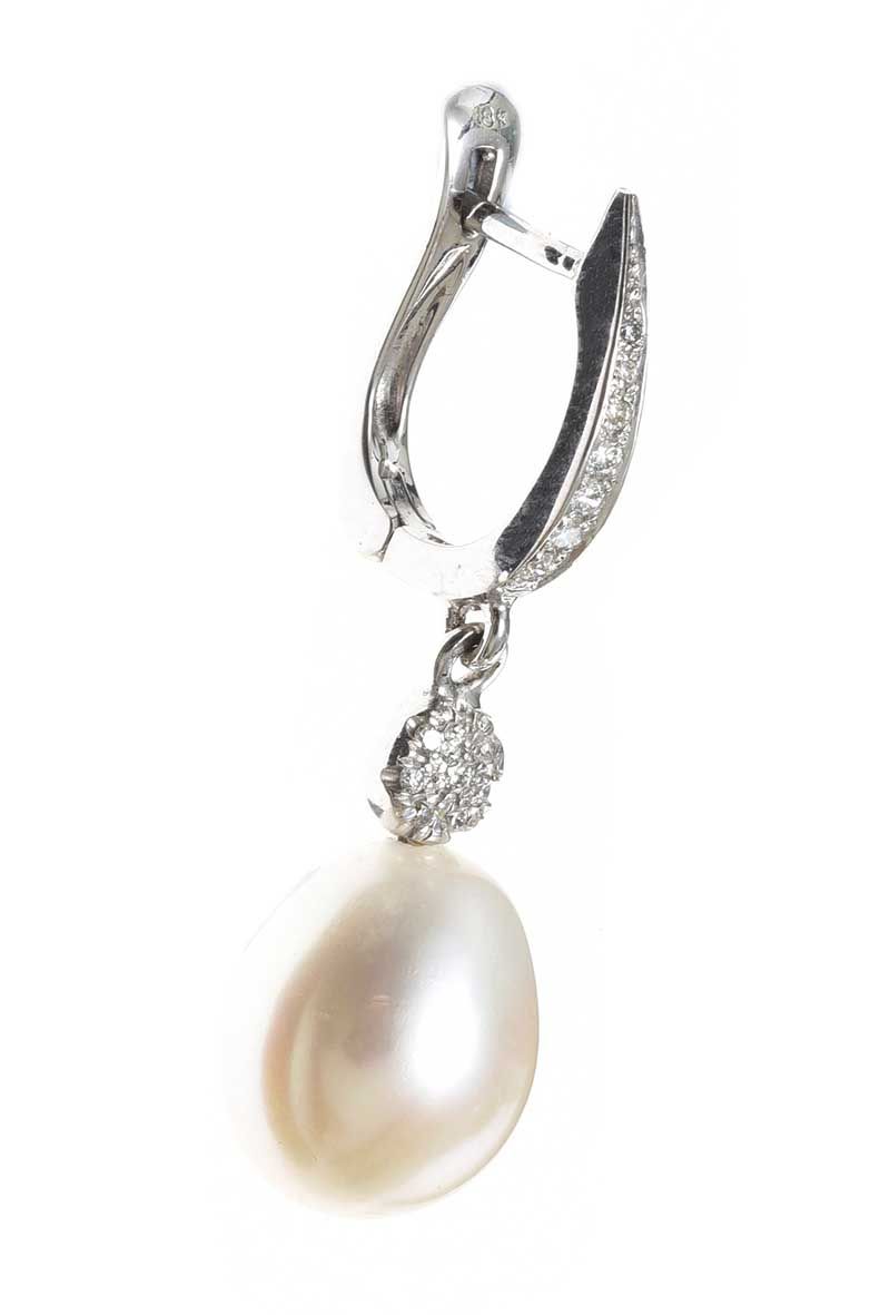 18CT WHITE GOLD FRESHWATER PEARL AND DIAMOND EARRINGS at Ross's Online Art Auctions
