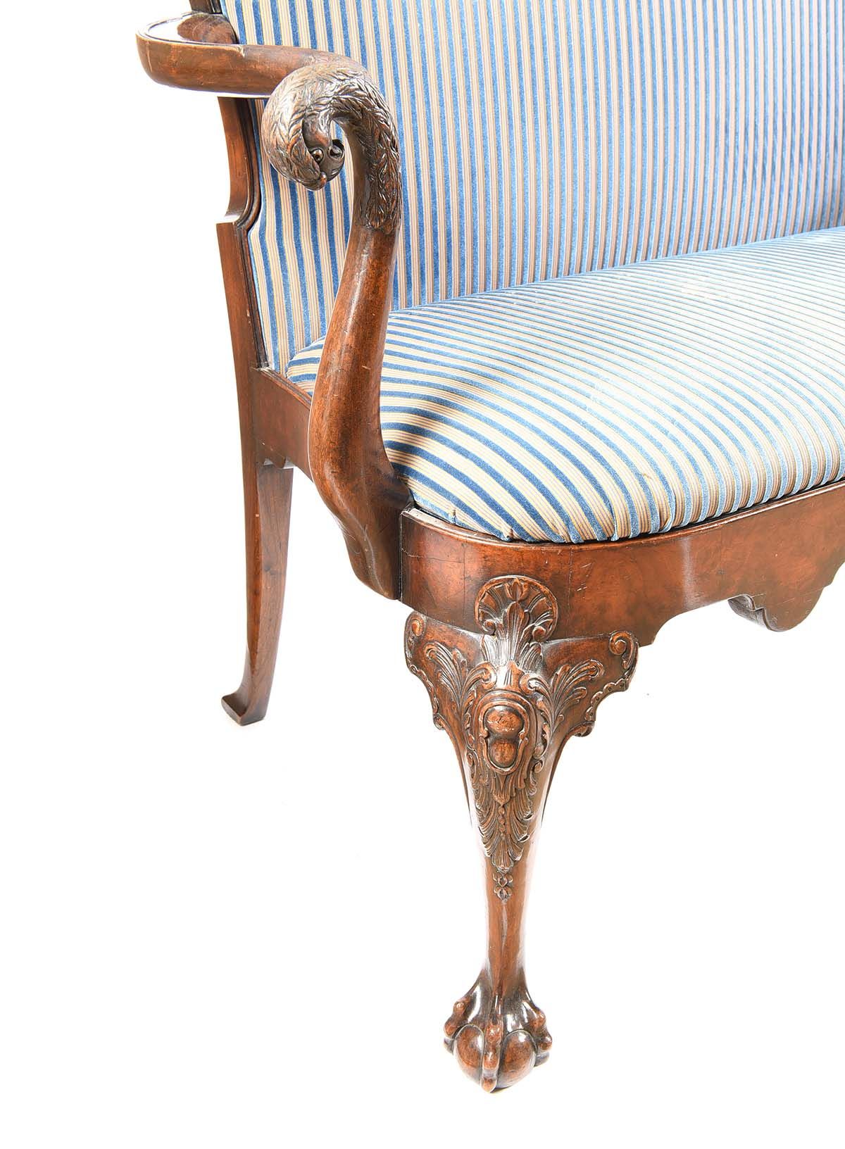 VERY FINE ANTIQUE WINDOW SEAT at Ross's Online Art Auctions