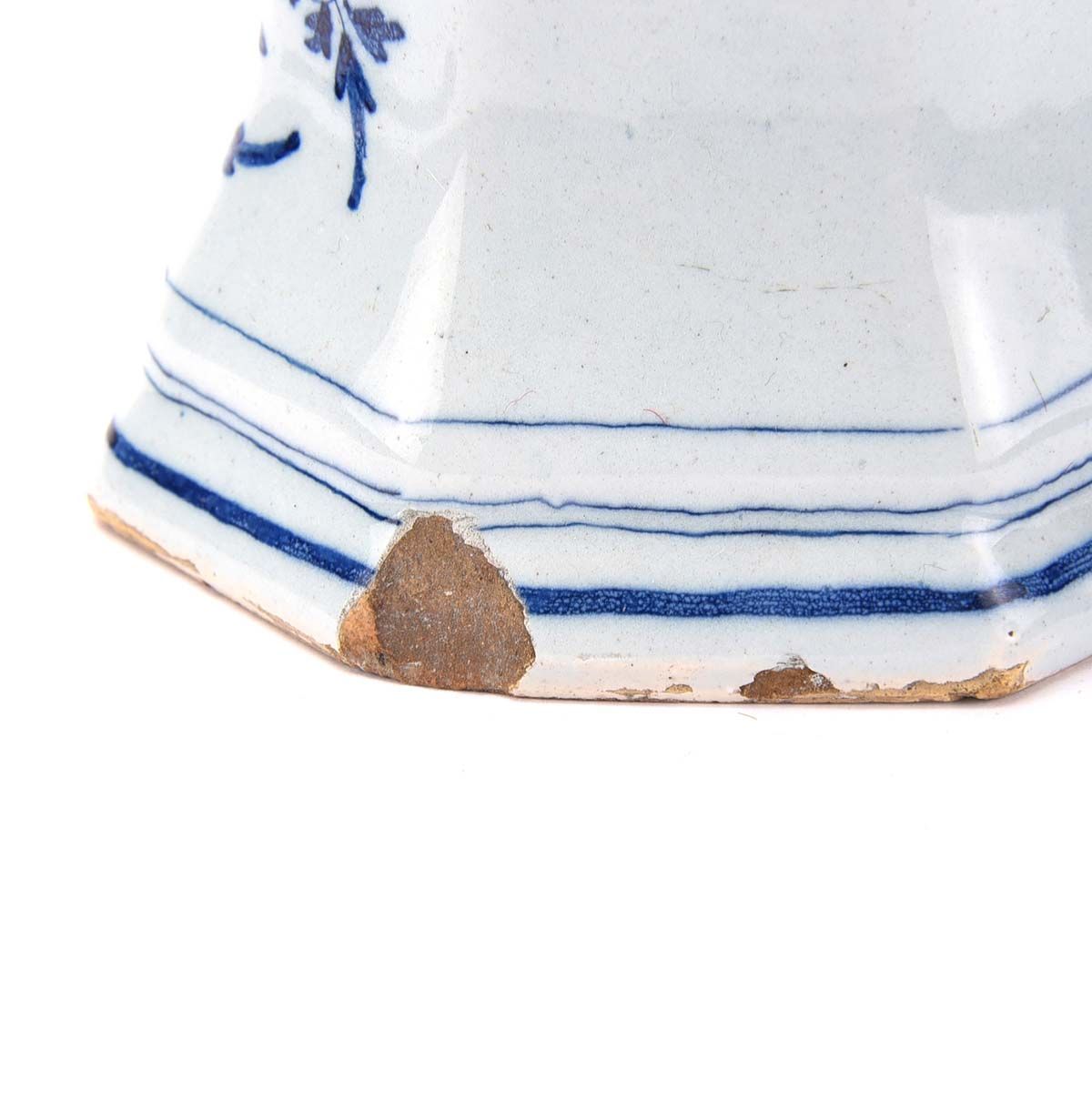 EARLY DUTCH DELFT VASE at Ross's Online Art Auctions
